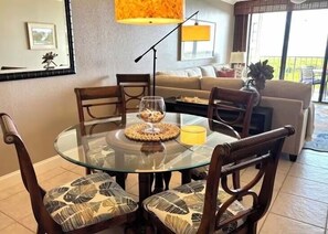 Dining - Beachside 2 bedroom condo between Vero Beach and Fort Pierce.  Sea-renity now! (Fort Pierce)