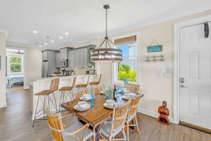 Dining - Waterfront Keys Home, Pool, Dock & Sombrero Beach (Marathon)