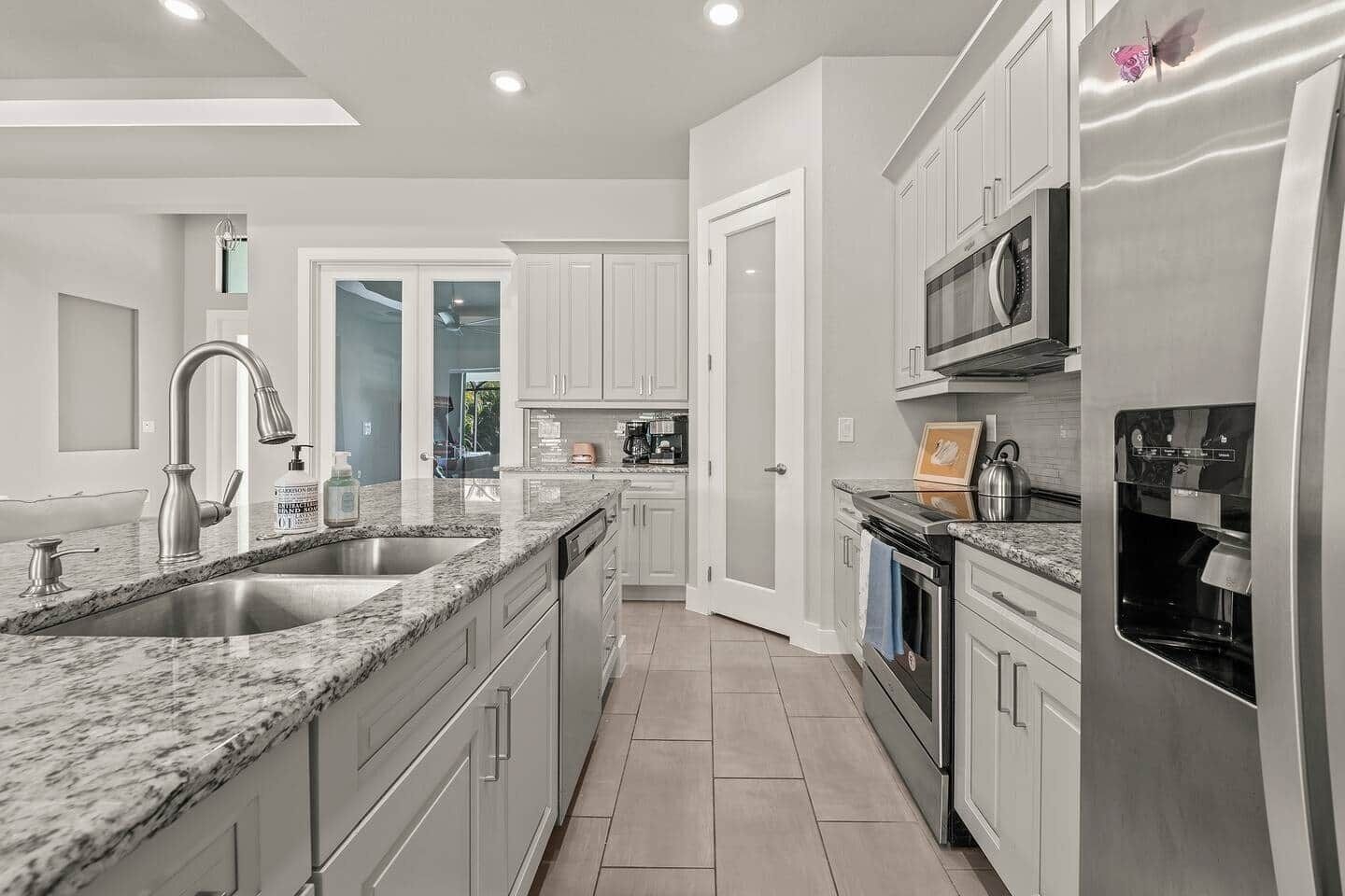 Ofen, Kochgeschirr/Geschirr/Besteck