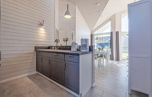 Kühlschrank, Mikrowelle, Herdplatte, Geschirrspüler
