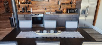 3-Bedroom Downtown apartment with Game Room