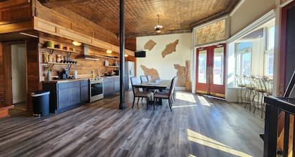 3-Bedroom Downtown apartment with Game Room