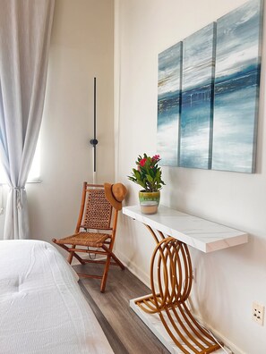 Iron/ironing board, Internet, bed sheets