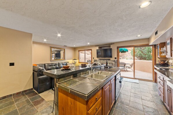 Fridge, microwave, oven, stovetop - Westwater Hideaway - Three Master Suites! (Moab)