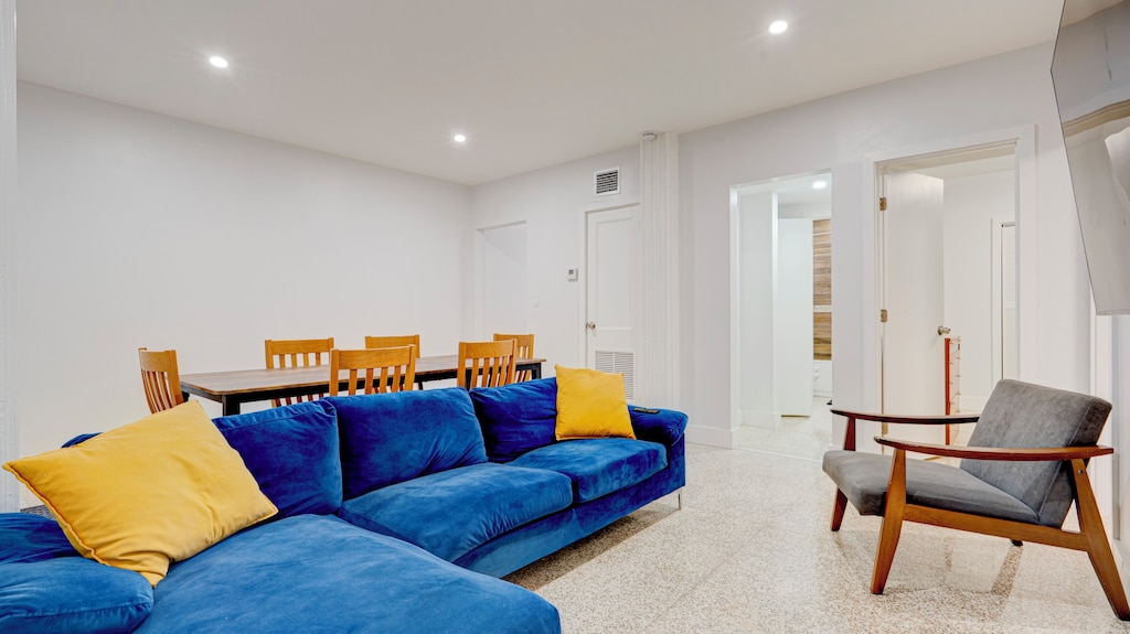 Marvelous 3-bedroom Apartment In Miami - Miami Shores, FL