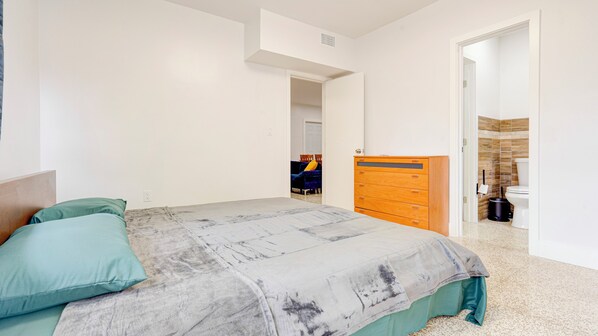 3 bedrooms, internet, bed sheets