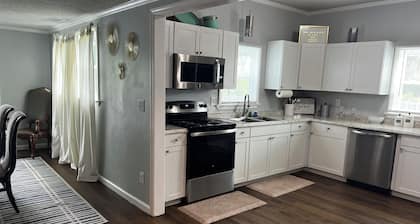 Fabulous 2-bedroom condo with AC in charming Wadley