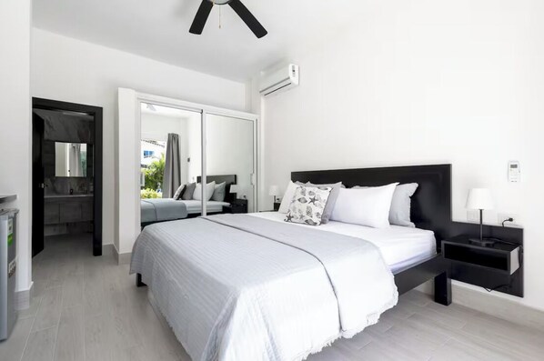 In-room safe, blackout drapes, free WiFi