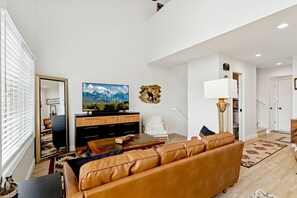 Televisión, chimenea