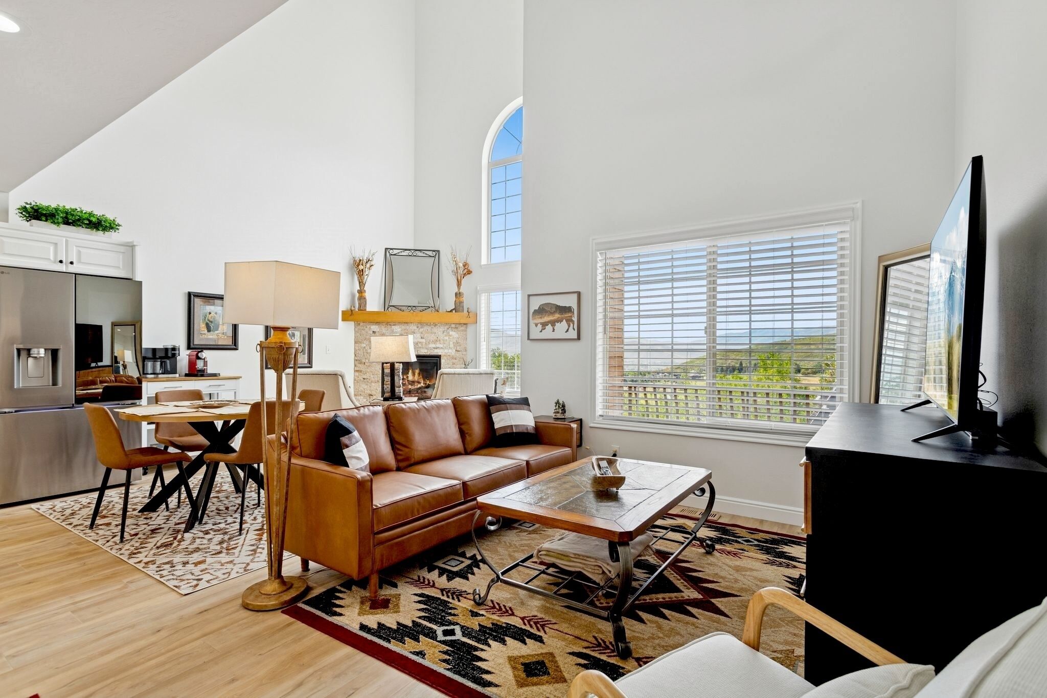 Télévision, cheminée