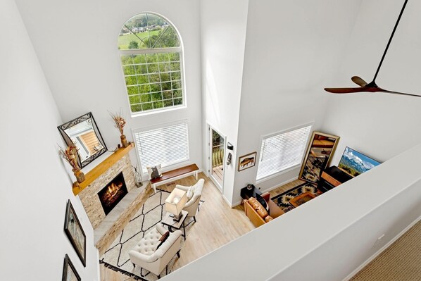 Televisión, chimenea