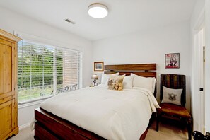2 habitaciones, tabla de planchar con plancha, wifi y ropa de cama