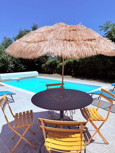 Maison T3 familiale , Piscine chauffée , grand jardin clos