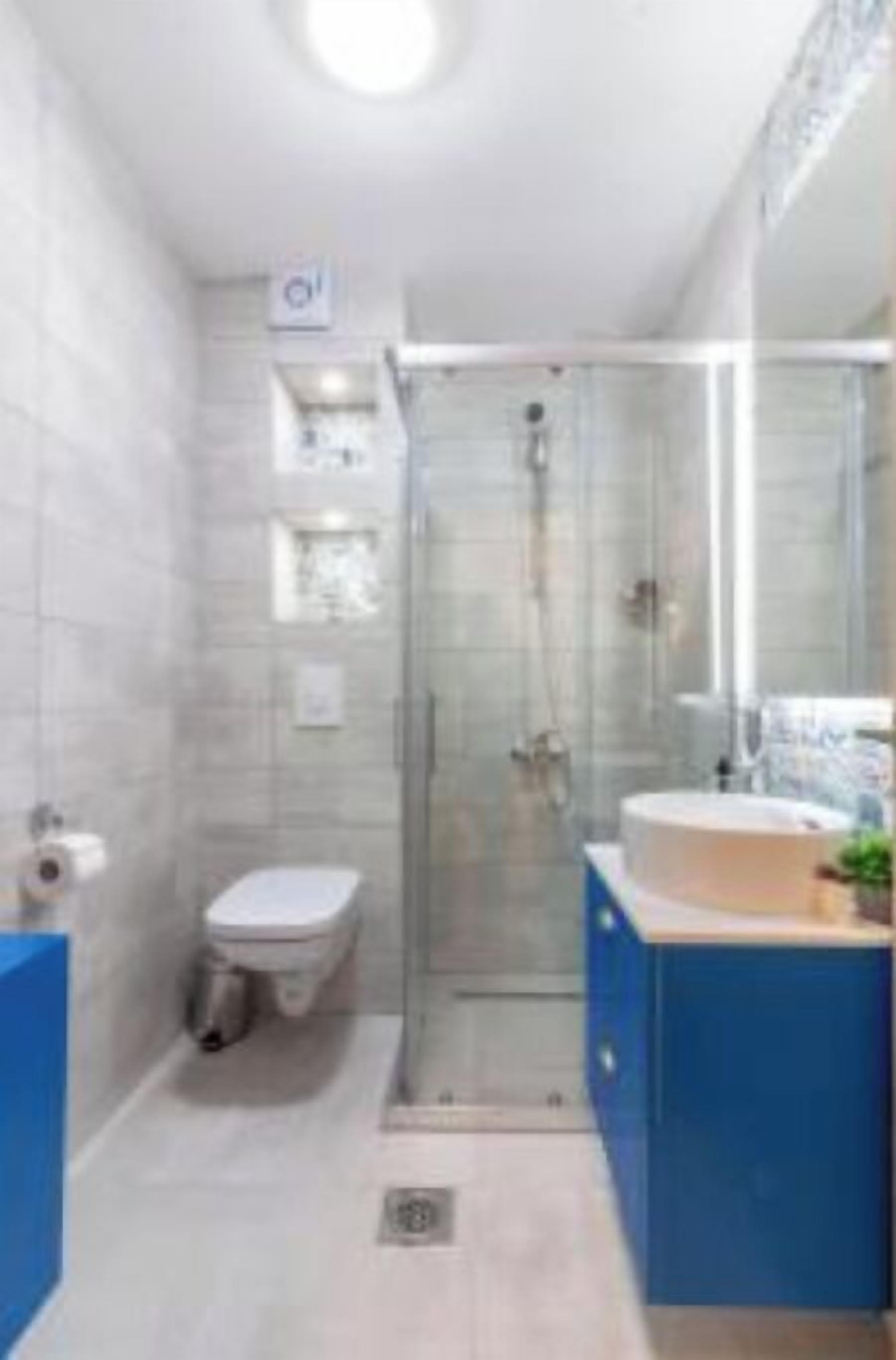 تجهيزات دش، مجففات شعر، مناشف، صابون