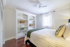 2 bedrooms, iron/ironing board, WiFi, bed sheets - Spacious Retreat Minutes from Samford (Birmingham)