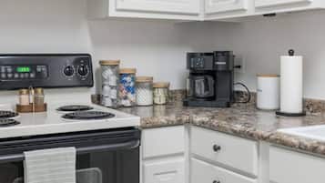 Coffee/tea maker, fridge, microwave, oven