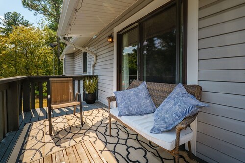 Spacious Retreat Minutes from Samford