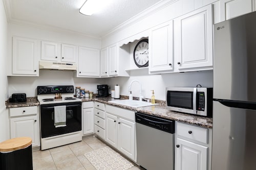 Spacious Retreat Minutes from Samford