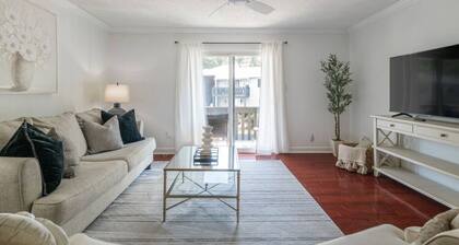 Spacious Retreat Minutes from Samford