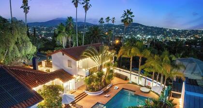 Luxury 5BR Villa - Pool, Spa, Movie Theater, Game Room, Bar, & Outdoor Dining