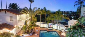 Luxury 5BR Villa - Pool, Spa, Movie Theater, Game Room, Bar, & Outdoor Dining