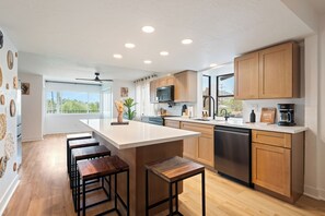 Micro-ondes, four, plaque de cuisson, lave-vaisselle