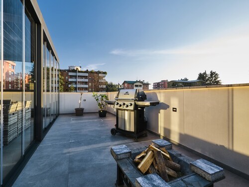 Villa GIO’s ELITE: Design Villa with Pool and VIP Services near Monza Racetrack