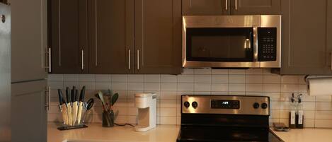 電子レンジ、オーブン、コンロ、食器洗い機