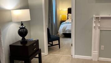 2 عدّة غرف نوم ومكتب ومكواة/لوح كي وواي فاي