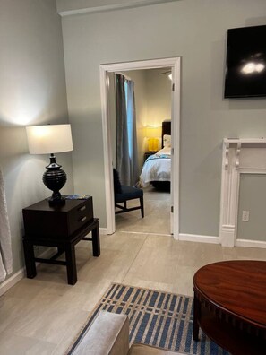 2 slaapkamers, een bureau, een strijkplank/strijkijzer, wifi