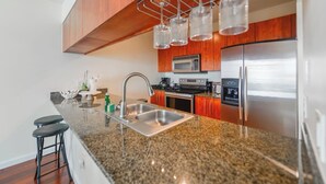 Private kitchen - Beautiful High Rise 1/1 in Brickell with Balcony (Miami)