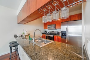 Coffee/tea maker, fridge, microwave, oven