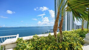Property grounds - Beautiful High Rise 1/1 in Brickell with Balcony (Miami)