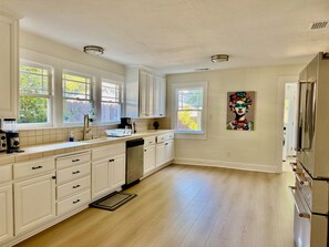 Microondas, horno, parrilla de estufa y lavavajillas 