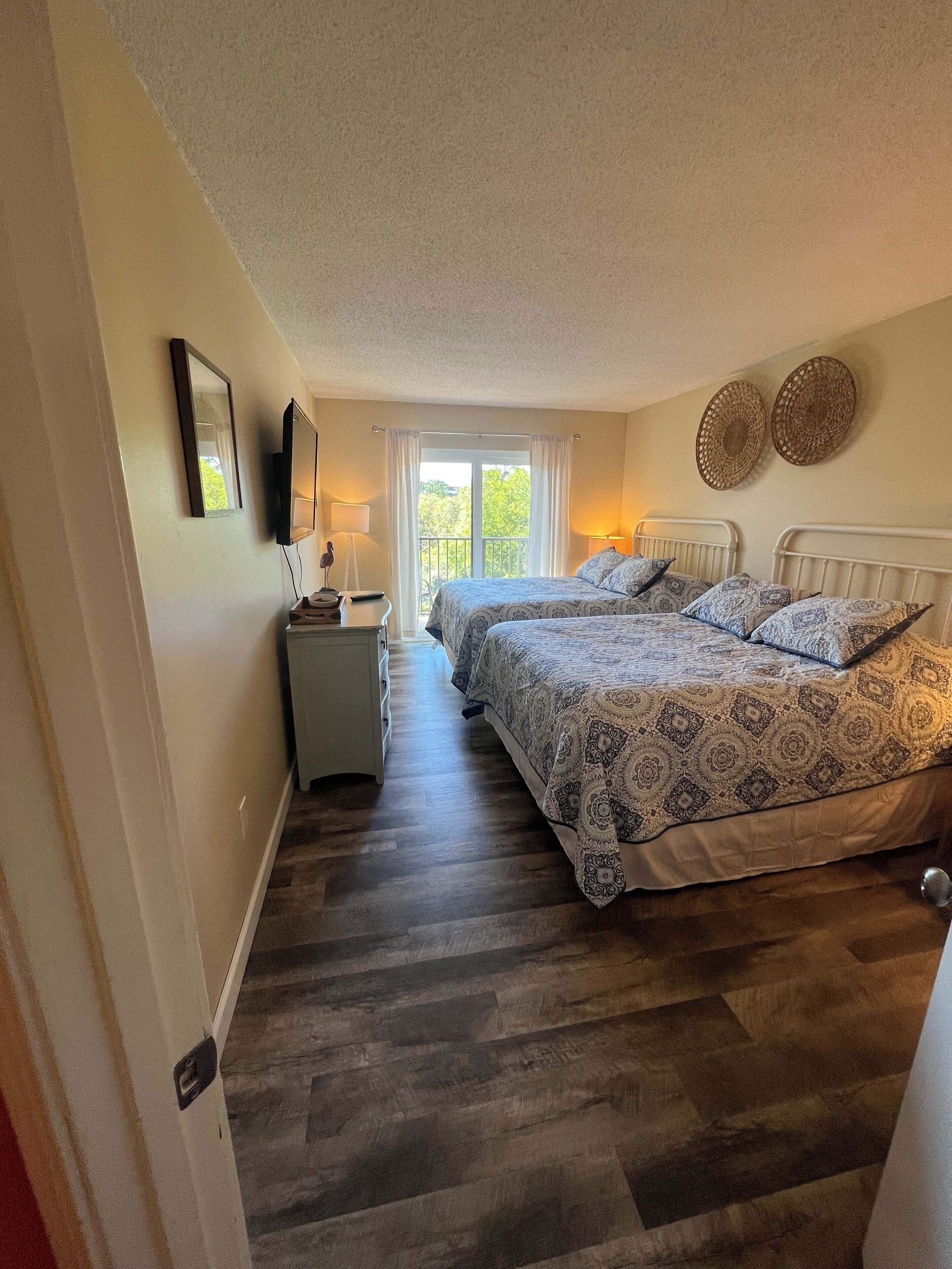 2 多间卧室、熨斗/熨衣板、WiFi、床单