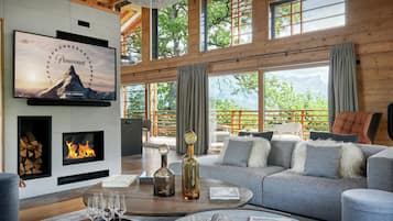 TV, fireplace, DVD player, stereo