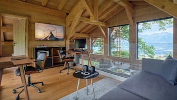 Fernseher, Kamin, DVD-Player, Stereoanlage