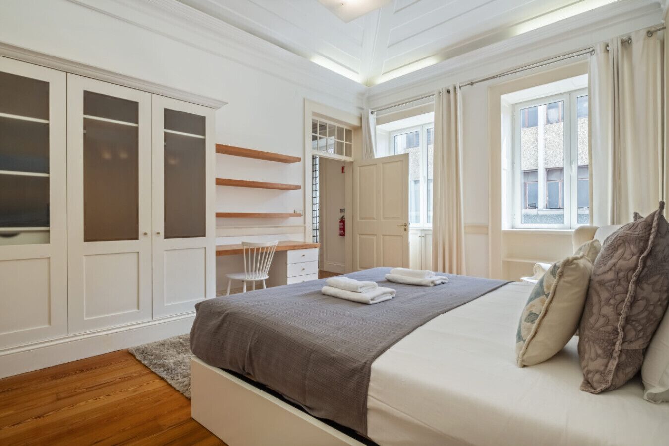 3 bedrooms, desk, iron/ironing board, travel cot