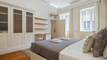 3 bedrooms, desk, iron/ironing board, travel cot