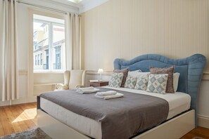 3 bedrooms, desk, iron/ironing board, travel crib