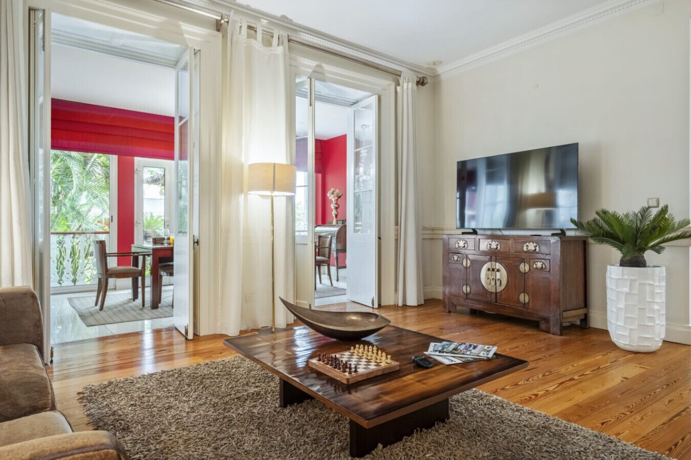 Televisión, chimenea, oficina