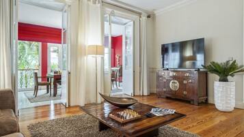 Televisión, chimenea, oficina