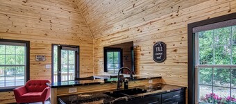 Brand New Cabin with Hot Tub-Walk to Bathhouse Row
"The Cuckoo's Nest"