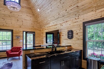 Brand New Cabin with Hot Tub-Walk to Bathhouse Row
"The Cuckoo's Nest"