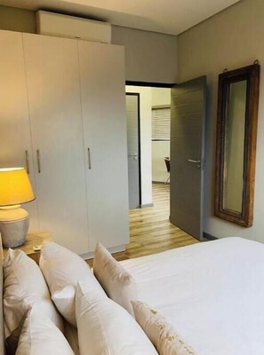 1 bedroom, internet, bed sheets