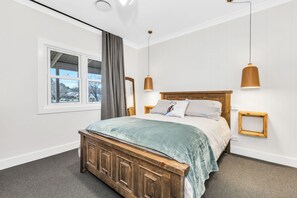 4 dormitoris, planxa i posts de planxar, wifi gratuïta i roba de llit