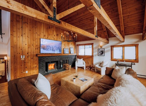 Designer 4-bedroom house in charming Stratton home sleeps 16