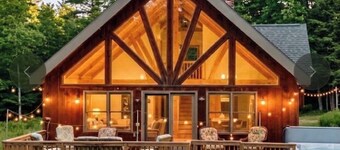 Designer 4-bedroom house in charming Stratton home sleeps 16