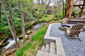 Property grounds - Rushing Waters Cabin (Sylva)