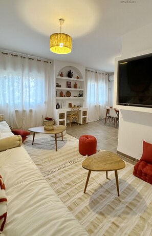 3 عدّة غرف نوم ومكواة/لوح كي وواي فاي وملاءات أسرّة